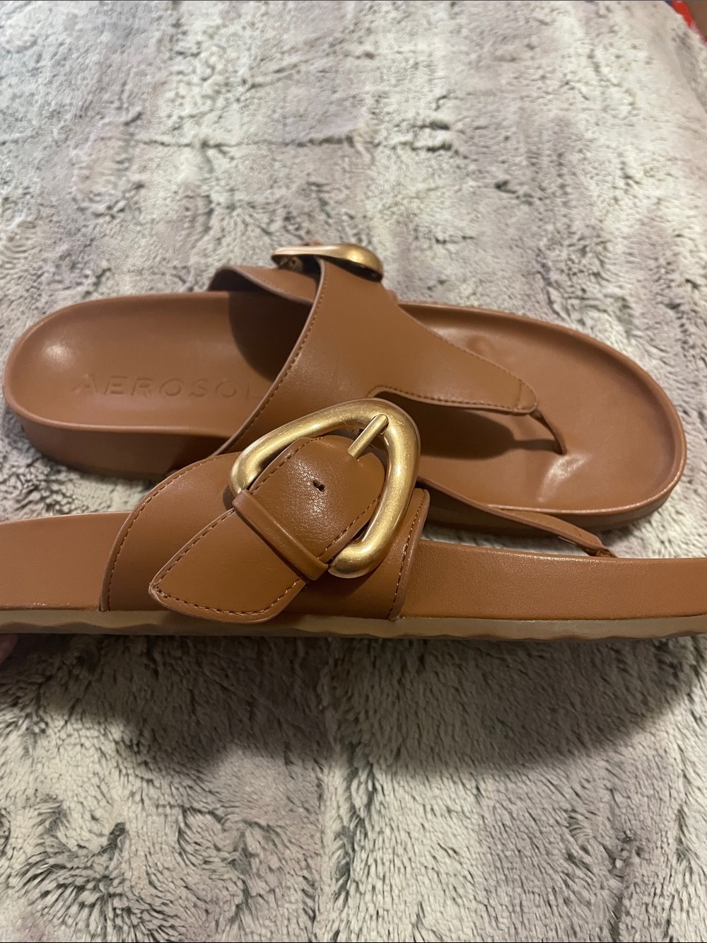 BRAND NEW: AEROSOLES Tan Leather Thong Sandals with Gold Buckle. Women’s size 10 - Picture 4 of 5